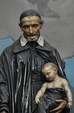 Statue de saint Vincent de Paul