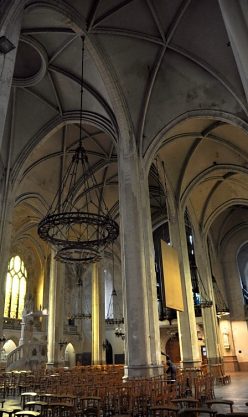La nef et ses voûtes néogothiques