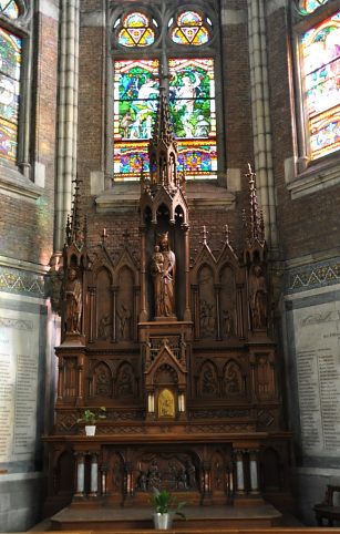 Chapelle axiale de la Vierge, retable