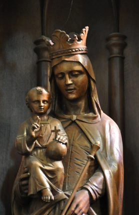 Chapelle axiale de la Vierge, Statue de la Vierge à l'Enfant
