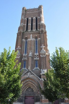 Le clocher et la façade principale