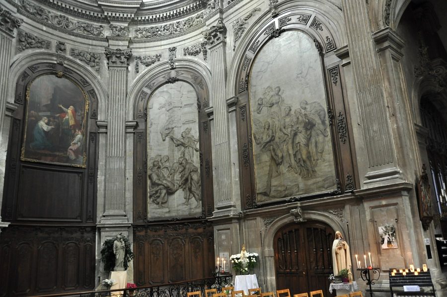 Le transept Saint-Joseph comprend quatre des neuf grisailles du peintre  Geeraerts