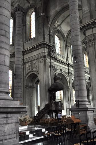 La croisée du transept et son style typiquement classique