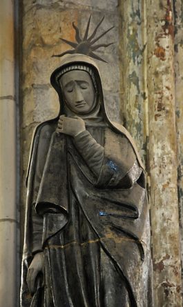 La Vierge dans le Calvaire de la chapelle axiale