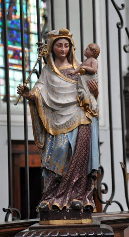 Statue de la Vierge à l'Enfant dans le grand chœur
