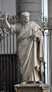 Statue en plâtre de saint Pierre
