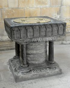 Fonts baptismaux du XIe siècle