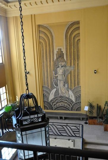 Peinture murale de Maurice Pico dans le grand escalier de l'Hôtel de ville