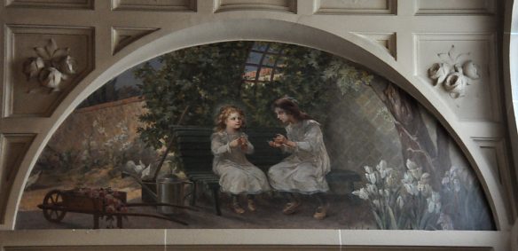 Peinture murale en demi–lune intitulée «Thérèse compte ses sacrifices avec sa sœur Céline».