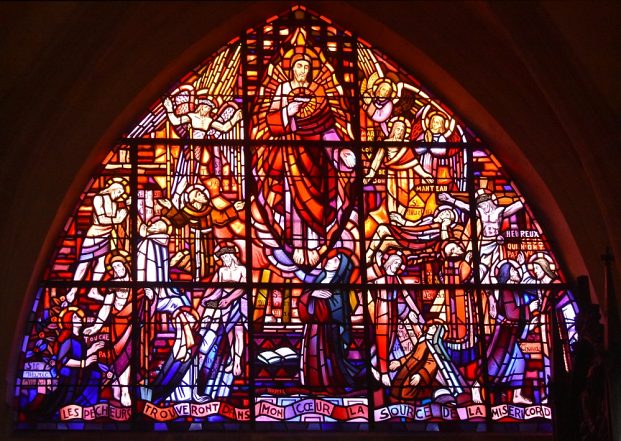 Le Sacré–Cœur, vitrail de G. Sagot et L. Jondot, Bayeux, 1946