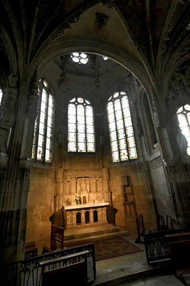 Chapelle axiale du Saint Sacrement et ses deux niveaux d'élévation