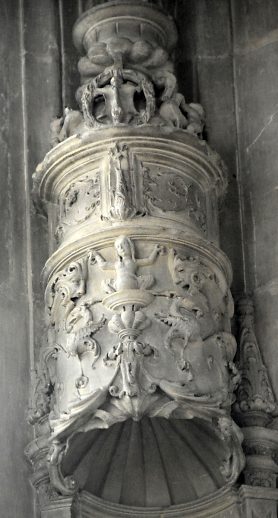 Chapelle Saint-Joseph : le dais Renaissance d'une statue
