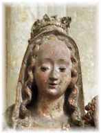 Statue de la Vierge à l'Enfant dans le choeur
