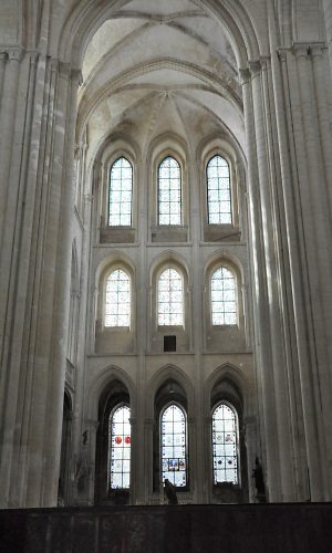 Magnifique symétrie ternaire dans le transept sud