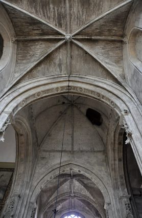 La voûte du transept avec les chapelles latérales