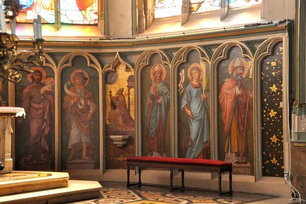Les peintures murales de saints et de saintes dans le chœur,  XIXe siècle