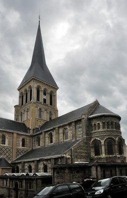 Le chevet et le clocher néo-romans