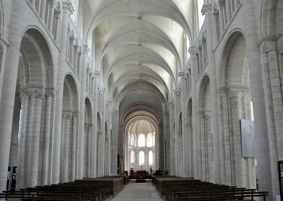 La nef de l'ancienne église abbatiale Saint-Georges