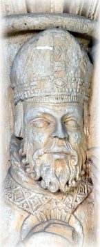 Saint Beno�t dans une statue-colonne de l'entr�e, d�tail