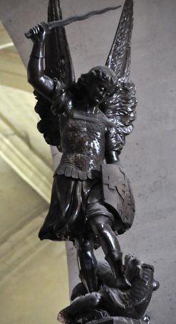 L'Archange saint Michel au dessus de l'abat-son