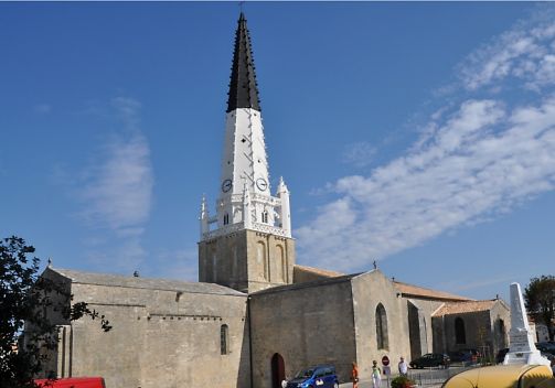 Le clocher et la façade sud de Saint-Étienne d'Ars