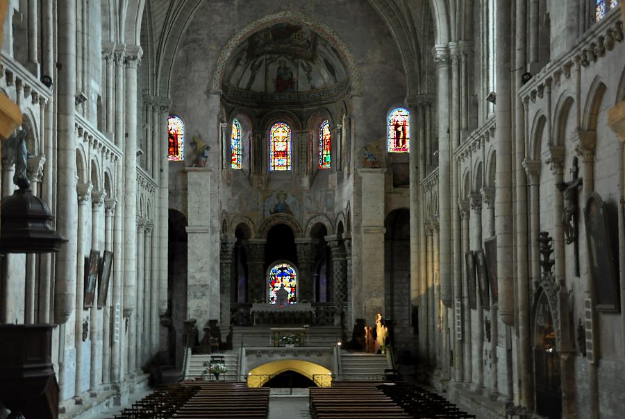 La nef et le choeur de Sainte-Radegonde