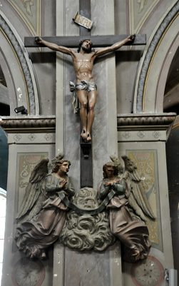 Le Christ en croix dans la nef (œuvre non datée)