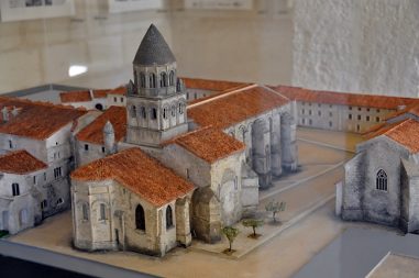 Maquette de l'abbaye vue du chevet de l'église Notre-Dame