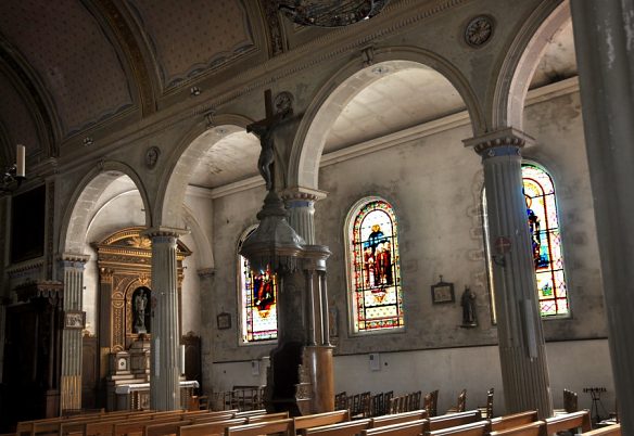 Le bas-côté droit et l'autel Saint-Joseph