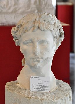 Tête d'Auguste en marbre, vers 40 ap. J.C.