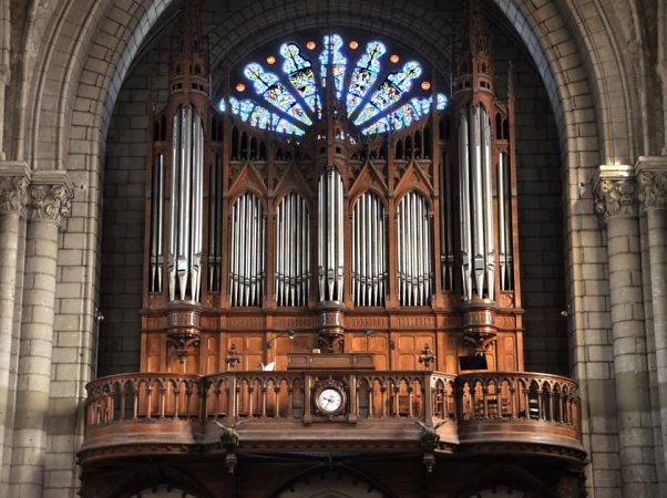 L'orgue de tribune est dû aux ateliers Aristide Cavalier-Coll