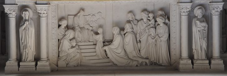 Bas-relief du soubassement de l'autel : La Présentation au temple