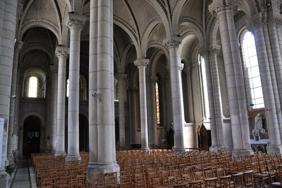 La nef vue depuis le transept droit
