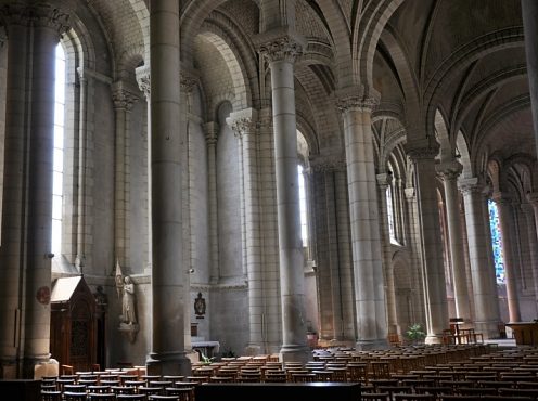 Élévations gauches dans la nef avec leur suite de chapelles latérales