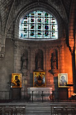 L'autel nord de la chapelle Notre–Dame de pitié