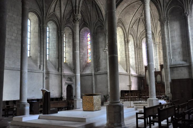 Le chœur de Saint-Serge vu depuis la "sortie" du croisillon sud  du transept