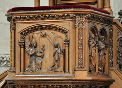 La chaire à prêcher : la cuve avec l'Annonciation et deux évangélistes (XIXe siècle)
