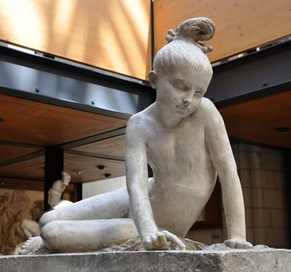 «La jeune Grecque», modèle du monument au général Botzaris