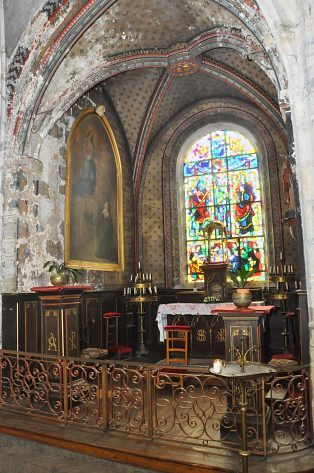 Chapelle du Sacré Cœur avec le vitrail de J. Villette