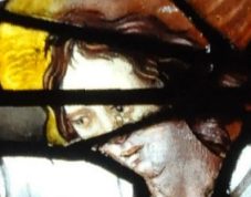 Un ange dans le vitrail de Saint Michel