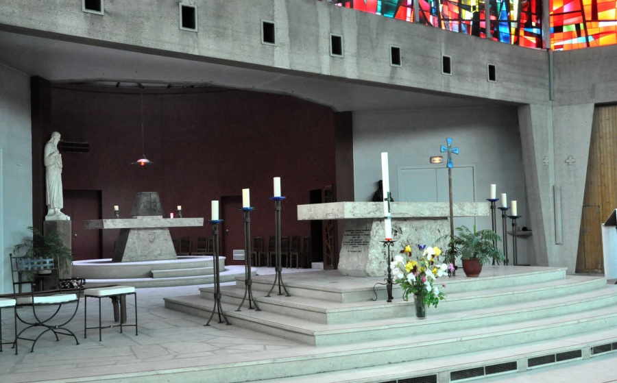 Le chœur et la chapelle du Saint Sacrement