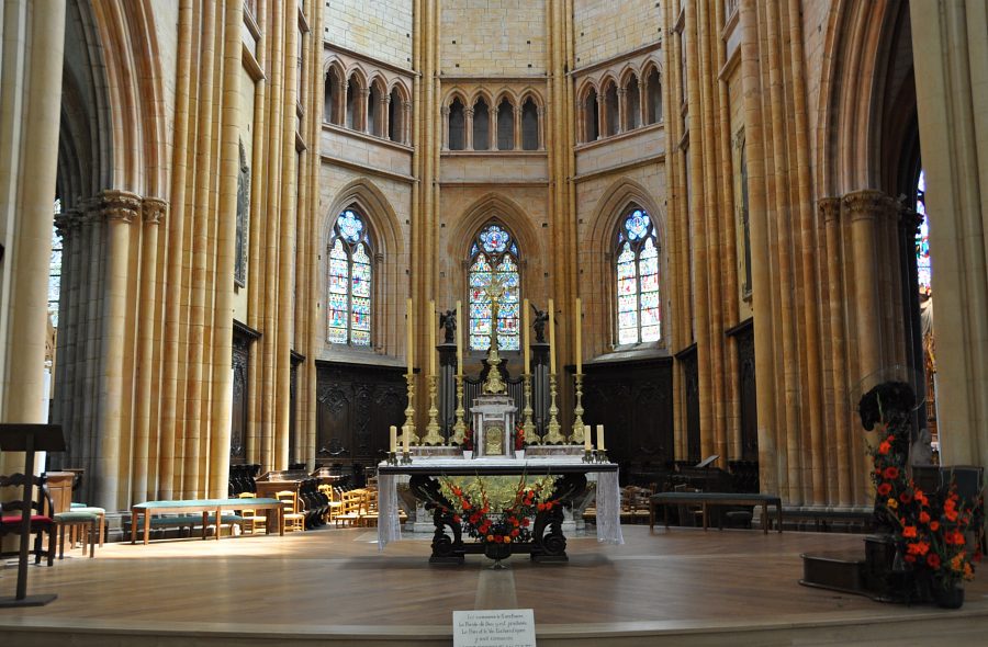 Le sanctuaire de la cath&eacute;drale Saint-Bénigne