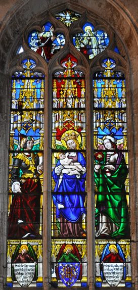 Vitrail, la Vierge et les deux sibylles (XIXe siècle)