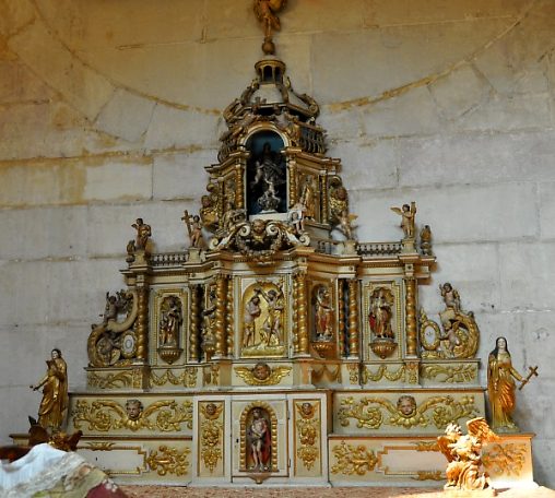 Retable du 17e siècle dans la chapelle du Saint-Sacrement
