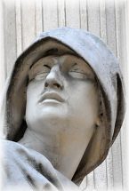 Statue de la Religion dans le monument  Gaspard de Coligny (dtail)