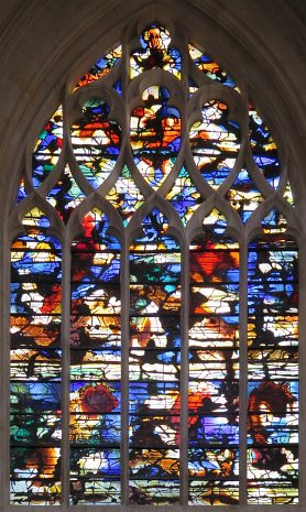 Baie 119 : vitrail moderne dans le croisillon nord du transept (Atelier de Claude Courageux, XXe siècle)