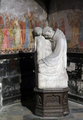 Statue de saint Antoine de Padoue avec l'Enfant-Jésus et peinture murale dans la chapelle du Tonmbeau