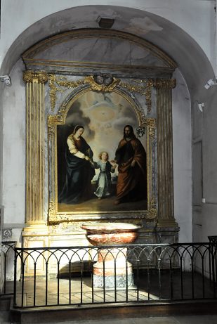 Le baptistère avec une toile d'après Murillo.