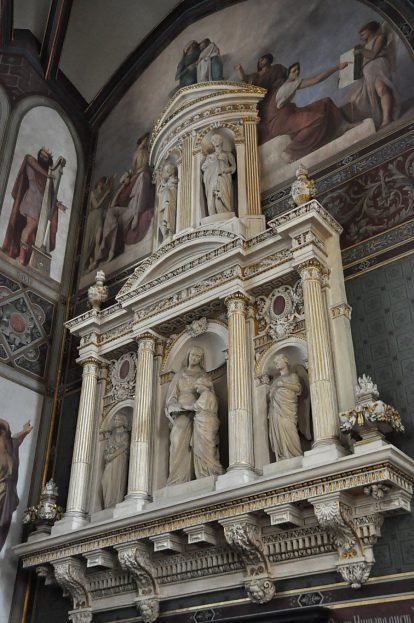 Le haut du retable de la chapelle Sainte-Anne.