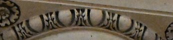 Bague ornée d'oves sur la partie haute des colonnes de la nef
